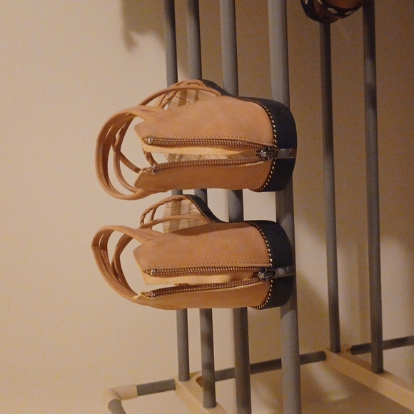 Shoes - Picture 4 of 4